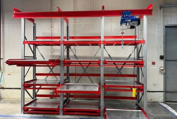 стеллаж с выкатными платформами и нагрузкой 1400 кг на полку